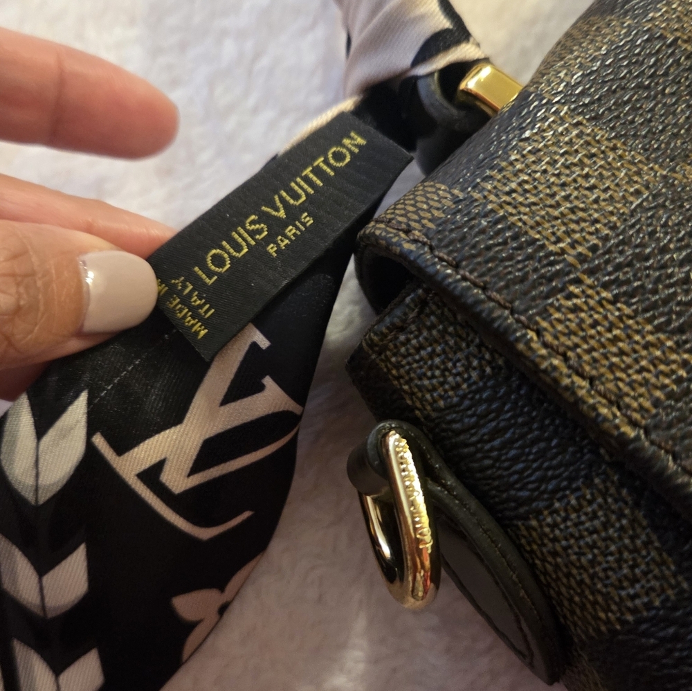 Louis VuittonDamier Ebene Croisette Elegant Brown Checkered Handbag - Copy - Picture 10 of 16